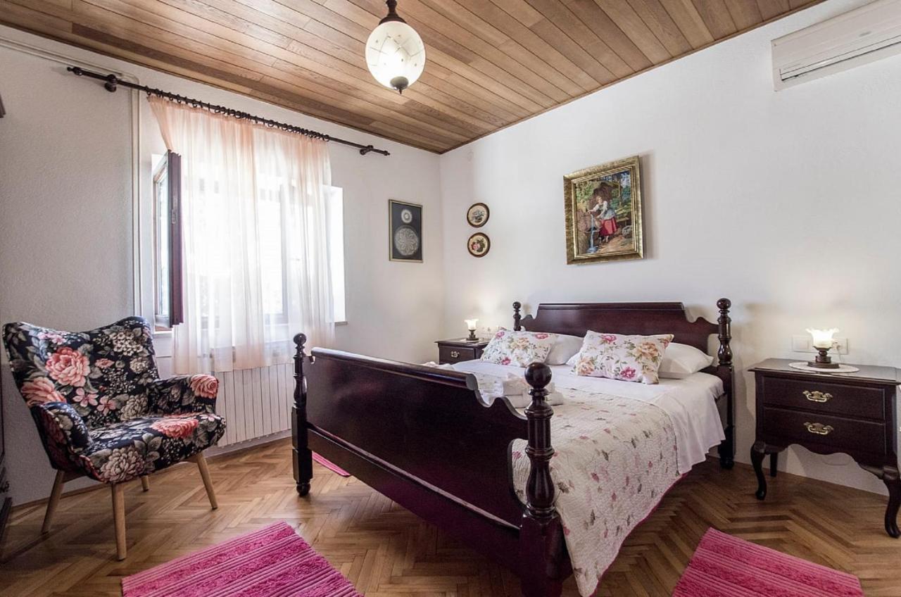 Holiday Home Villa Spilla Selca  エクステリア 写真