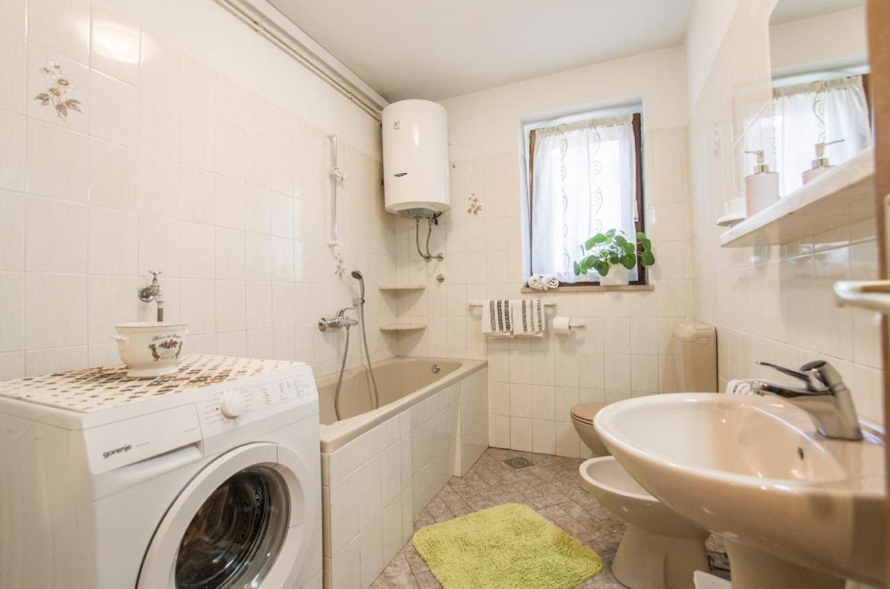 Holiday Home Villa Spilla Selca  エクステリア 写真